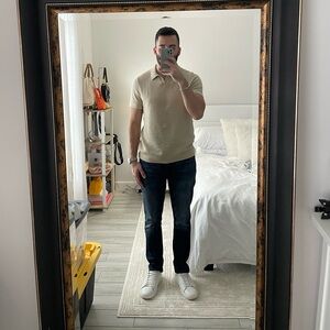 RHONE Johnny Collar Polo - Sandstone